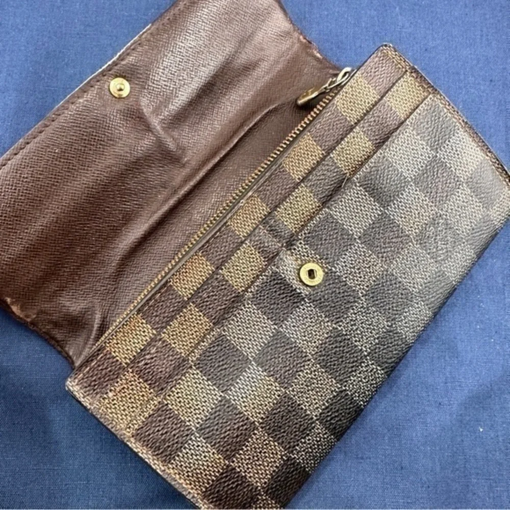 AUTHENTIC Louis Vuitton wallet. Damier Graphite Canvas.